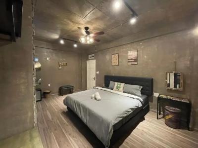 Lucas Inn - 60