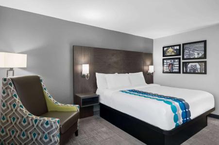 La Quinta Inn by Wyndham Indianapolis Airport Executive Dr - 3