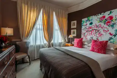11 Cadogan Gardens & - 26