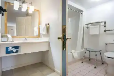 Quality Inn Little Creek - 37