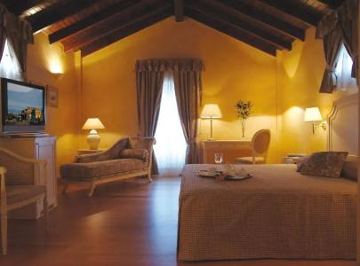 Siora Vittoria Boutique - 111