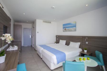 Limanaki Beach & Suites - 4