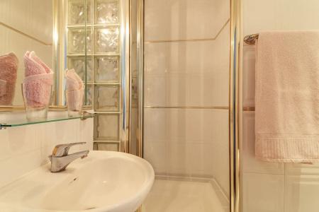 Dawson Place, Juliette's - 6