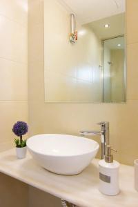 Bellevue Suites - 102