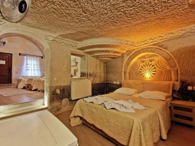 Falcon Cave Suites - 34
