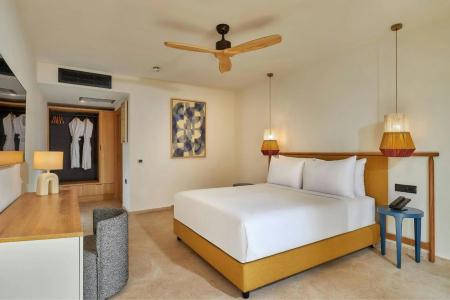 Zephyros Beach Boutique - 4