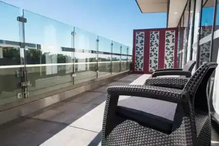 The Gateway Inn, - 100
