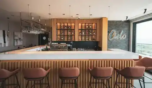 Royal Blue & Residences - 20