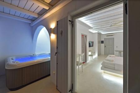 Zefi & Suites - 214