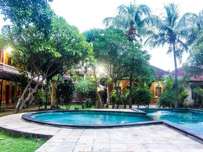 Budhi Beach Inn - 8
