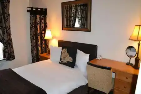 Brookside & Restaurant - 25