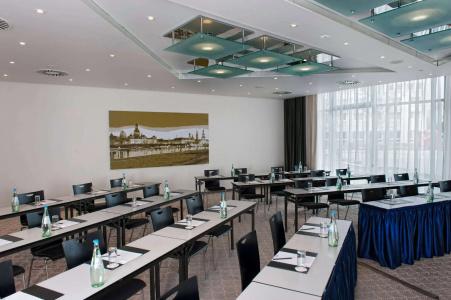 Ramada by Wyndham Dresden - 16