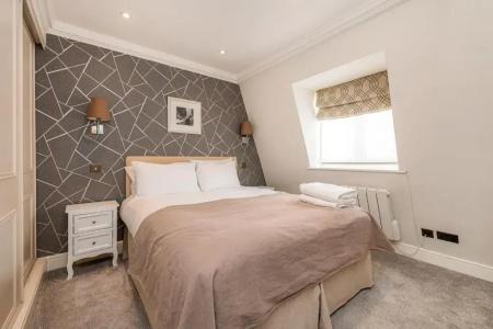 Queensgate Court - 179