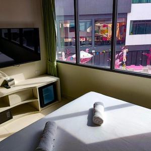 SocialTel Samui - Adults - 25