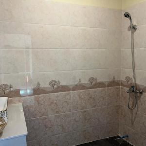 Queenwood - 35