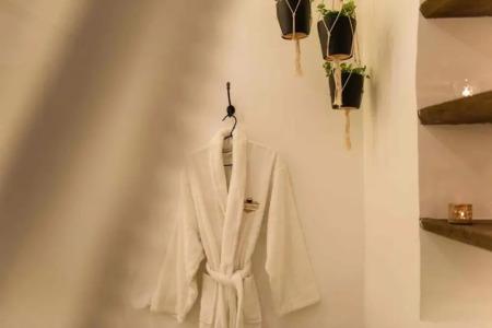 Oinou Strata - Adults Only - 79