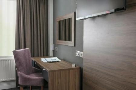 Best Western Plough & Harrow - 86