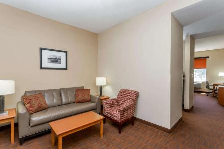 Baymont by Wyndham Savannah/Garden City - 6