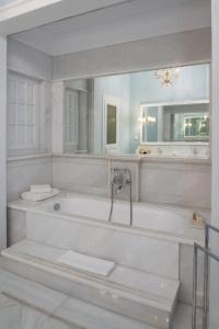Noble Suites - 61