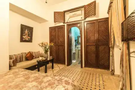 Riad Nasreen - 100