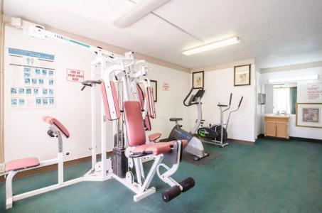 Rodeway Inn & Suites Southeast - 16