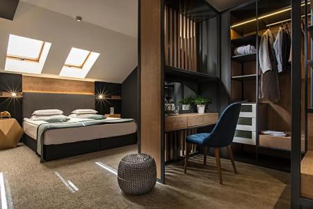 Rosslyn Thracia Sofia - 85
