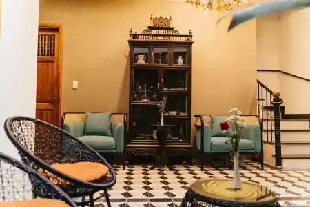 Hue 1962 Inn - 1