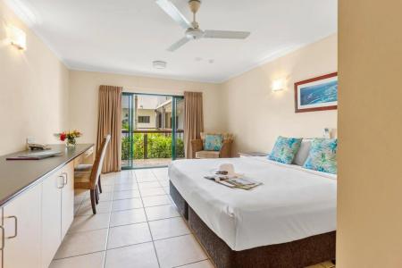 Bay Village Tropical Retreat & - 2