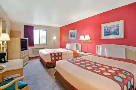 Super 8 by Wyndham West/Coors Blvd - 34