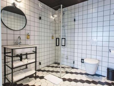 ibis Styles Amsterdam Airport - 7
