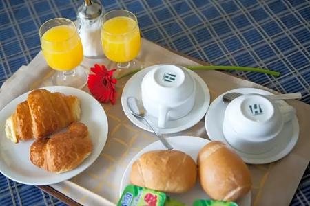 Auto Park Con Ristorante Interno e Grande Parcheggio Gratuito - 46