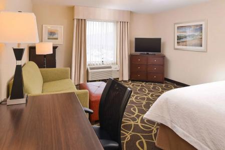 Hampton Inn Midtown-Aksarben - 17