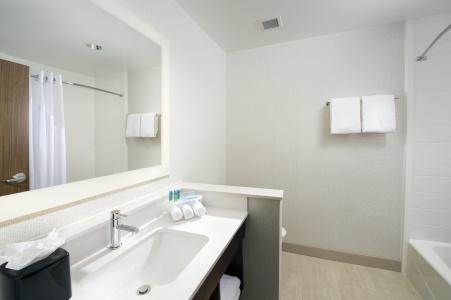 Holiday Inn Express & Suites, an IHG - 24