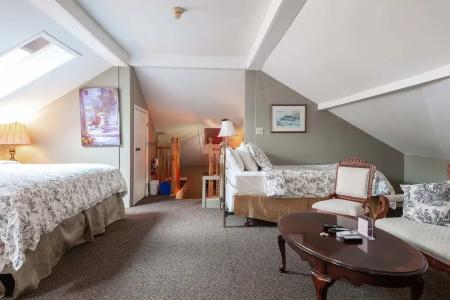 Stone Maiden Inn - 79