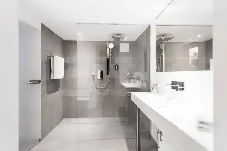 1st Floor Köln 2 - 8