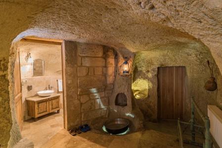 Atilla's Cave - 374