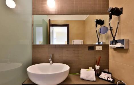 Best Western Plus Farnese - 79