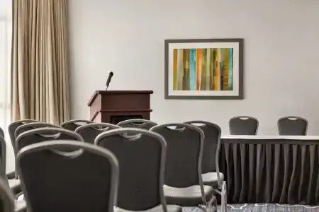 Holiday Inn Express Vancouver-Metrotown (Burnaby) - 26