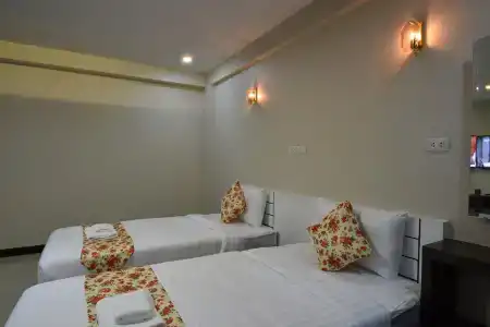 Gold Airport Suites - 5