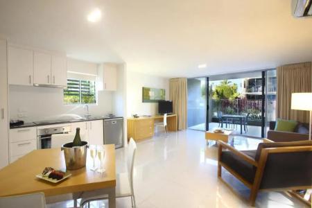 Ramada by Wyndham - 27