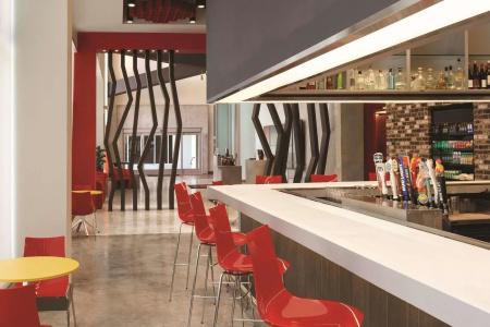 Radisson Red Miami Airport - 9