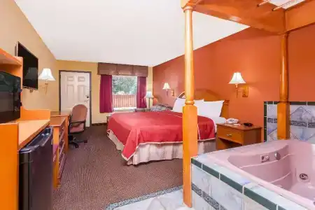 La Quinta by Wyndham-Hamilton Place - 11