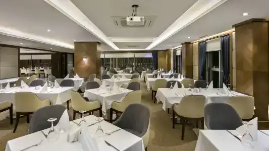 B Business & Spa - 22