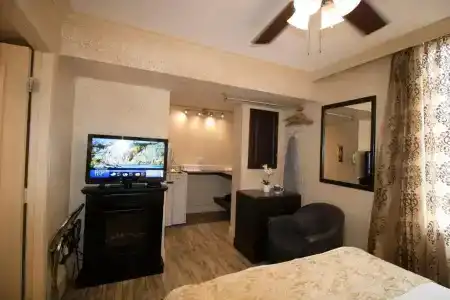 Divya Sutra Suites on Robson Downtown - 47