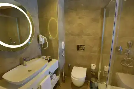 B Business & Spa - 9
