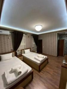 Hilton Plaza 777 - 65