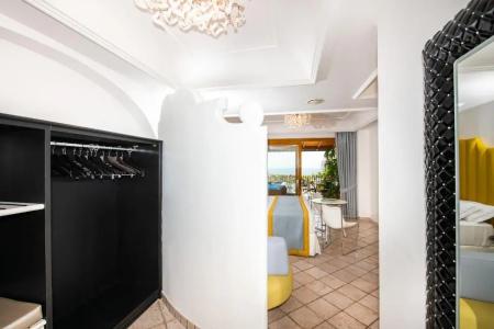 Eden Roc Suites - 318