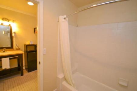 Bay Front Inn - 23