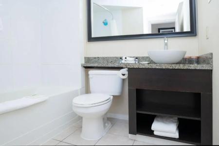 Sandman & Suites West - 46