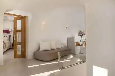 Elite Luxury Suites - 310
